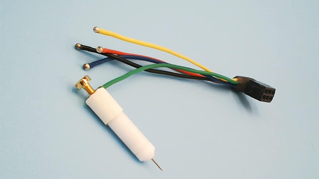 マニピュレーター付き微小電極と銀ボール電極