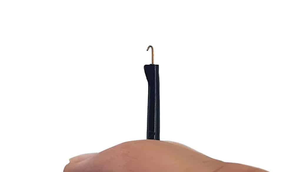 細いワイヤー専用のコネクタ。ワイヤーをフックする。ワイヤーが抜けない。ホールドできる。